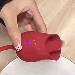 Vibrador em formato de rosa com tecnologia de sucção em movimento